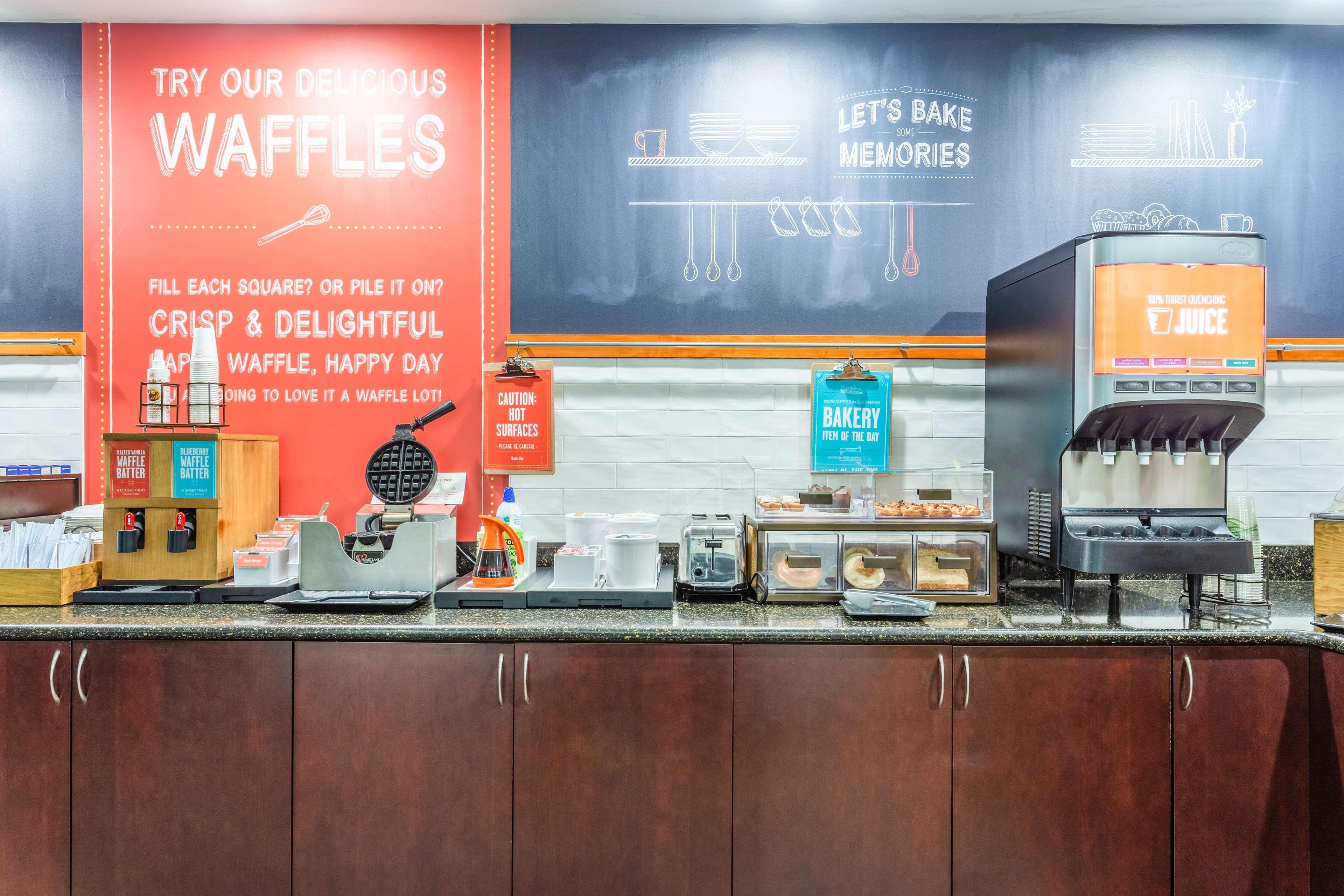 Hampton Inn Cedar Rapids Dış mekan fotoğraf